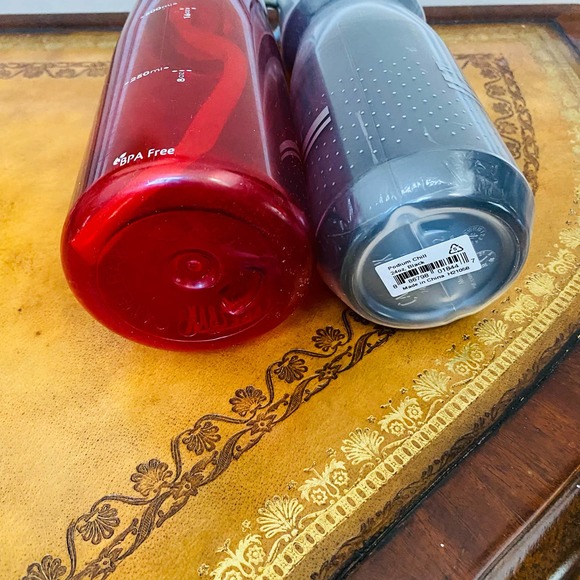 Set of 2 Camelbak Water Bottles - Picture 5 of 5